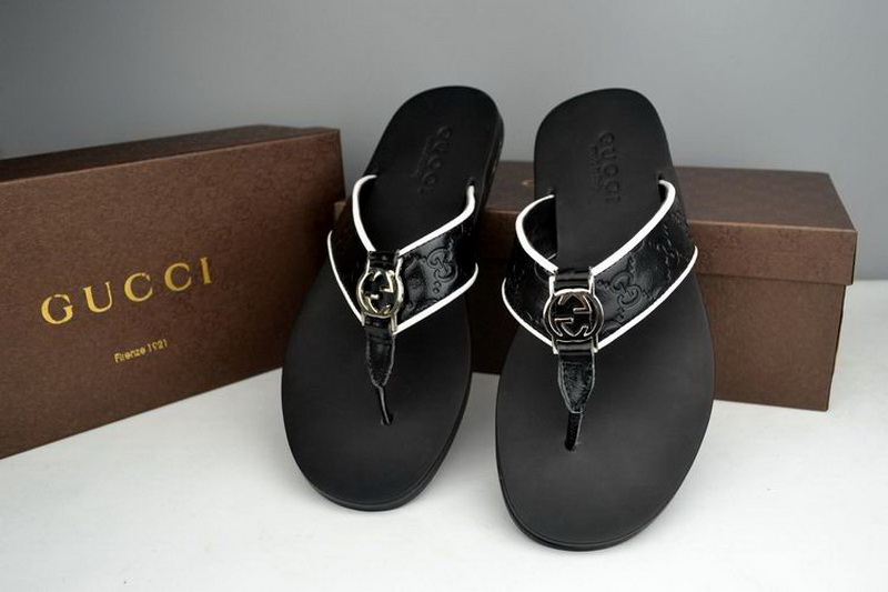 Gucci Slippers Woman--208